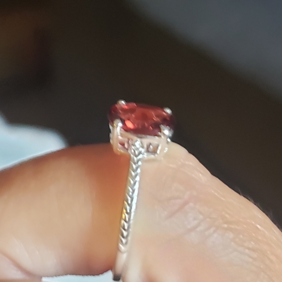 NWT Elegant Mozambique Garnet Solitaire Ring Sterling Silver 1.40ctw - Picture 6 of 6